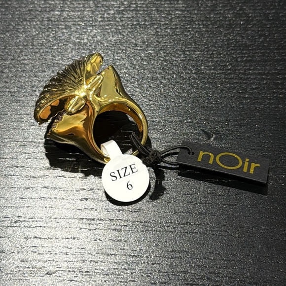 14KT Gold Plated Clamshell with Pearl Scallop Surprise Cocktail Statement Ring - Picture 10 of 10